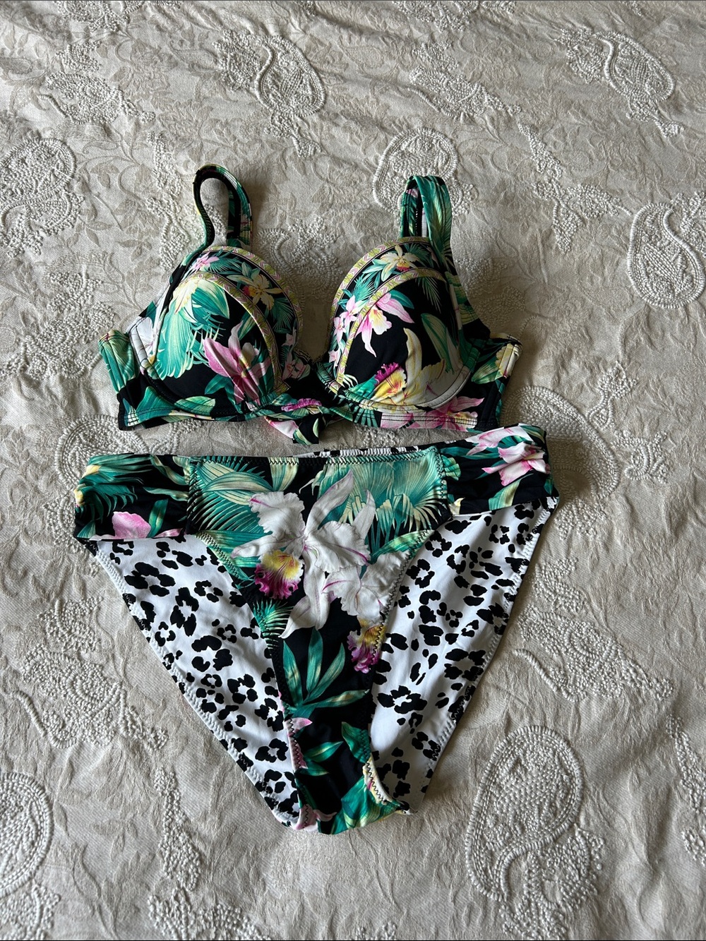Tommy Bahama Orchid Garden Underwire Reversible Bottom Bikini Set 34D